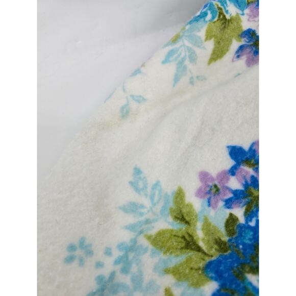 Vintage Floral Silky Trim Blanket - Picture 5 of 5
